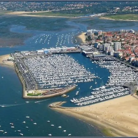 T3 Au Coeur D'arcachon, A 50m De La & 300m De La Gare, Parking Et Wifi Inclus - Fr-1-374-121