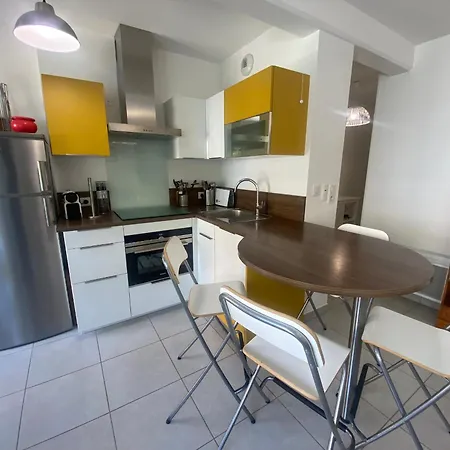 T3 Au Coeur D'arcachon, A 50m De La & 300m De La Gare, Parking Et Wifi Inclus - Fr-1-374-121